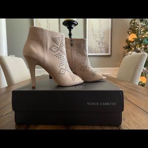 Brand new Vince Camuto cream color